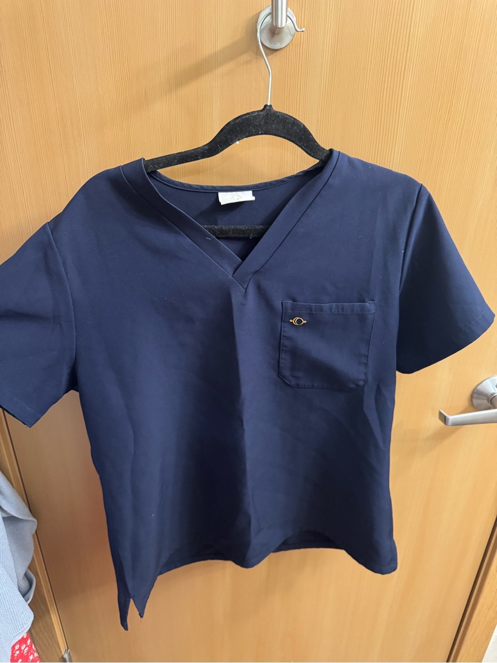 Women’s Luuna scrub top